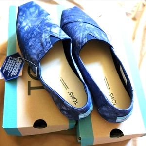 NWT- TOMS Alpargata Navy Blue Tie Dye Ortholite flats Size 9. Or 2/$80 ALL TOMS